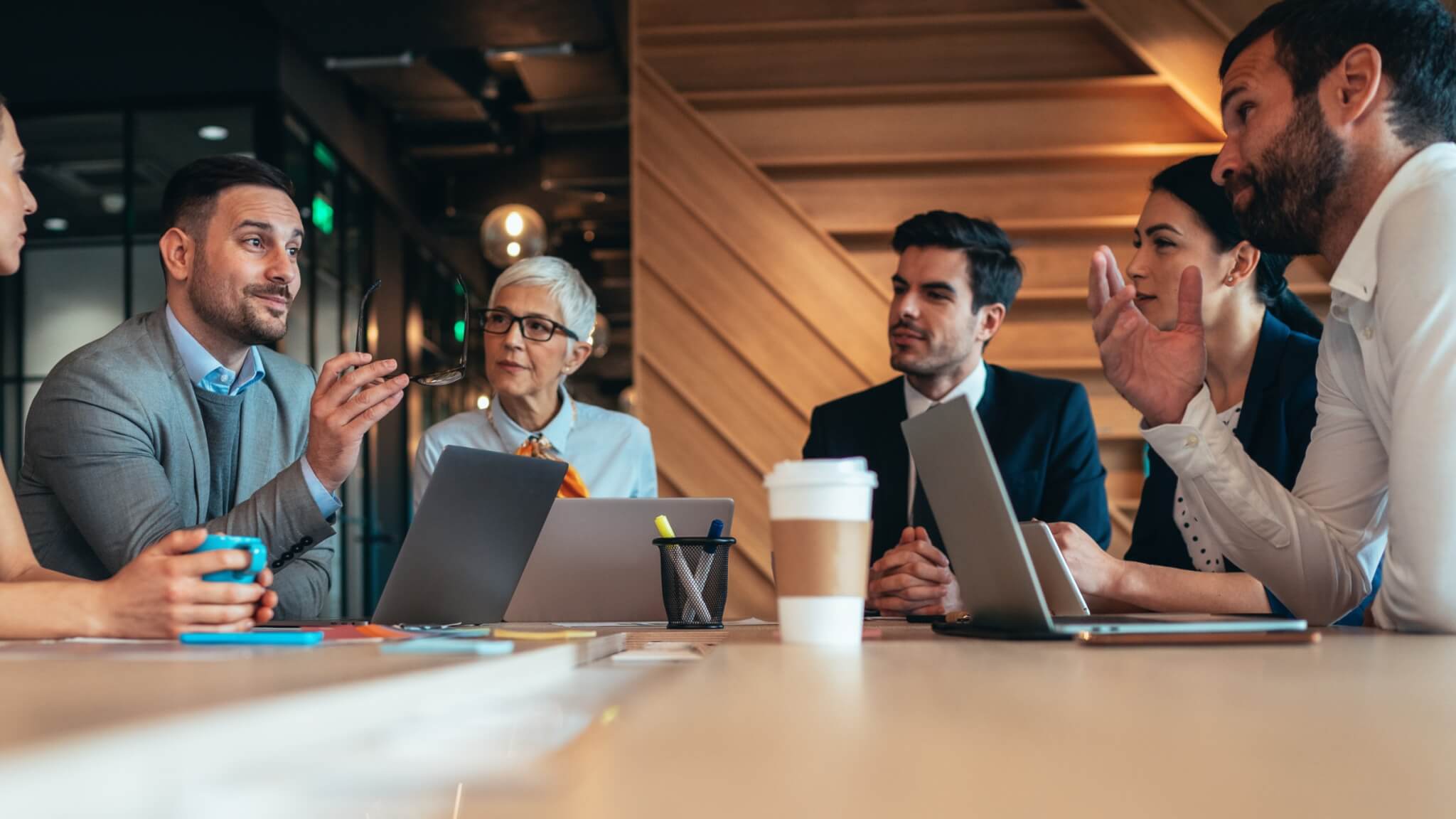 What Is an AI Meeting Manager? 10 Tools to Try