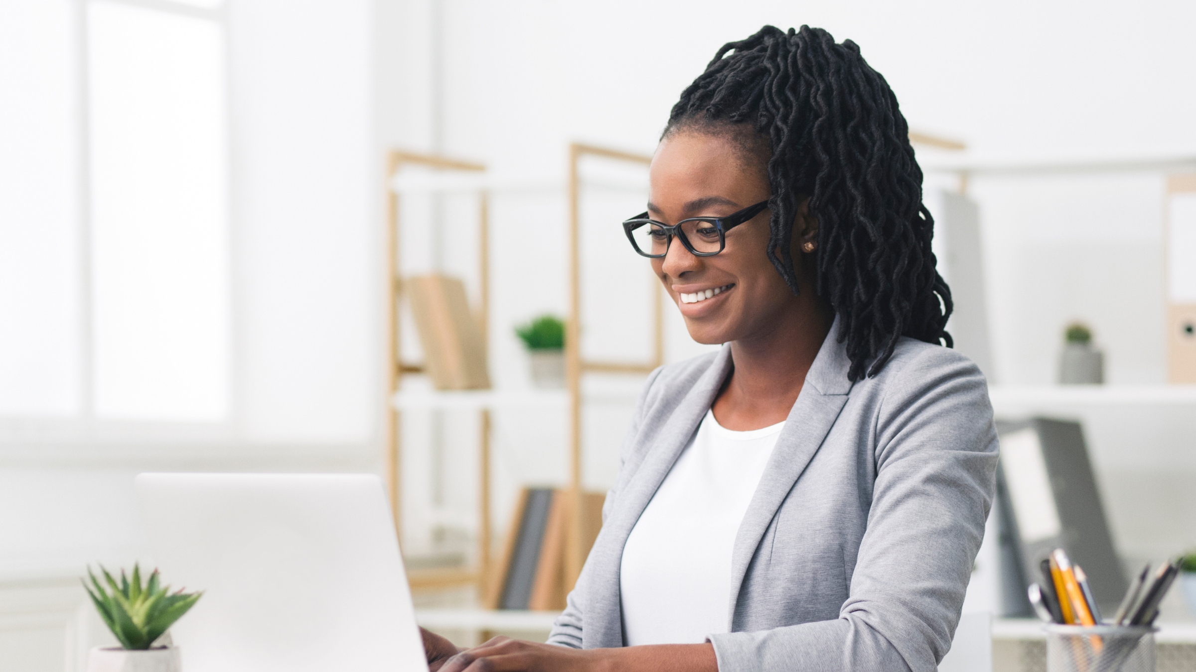 8 Automated Meeting Notes Tools to Save You Hours