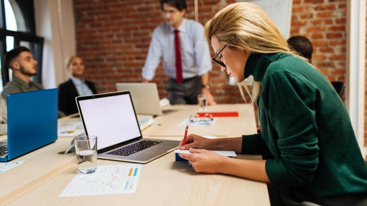 How To Keep Track of Meeting Notes & Minutes In 2024