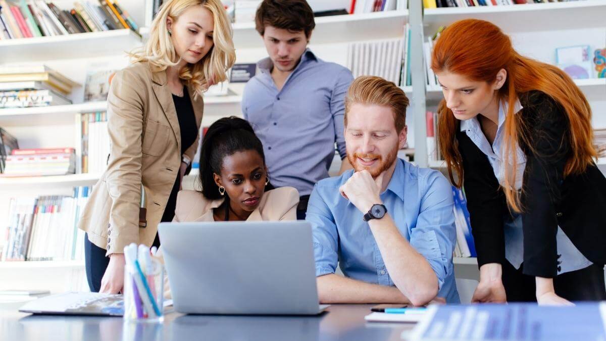 Problem-Solving Meeting: What It Is and How to Run One [+ Free Template]