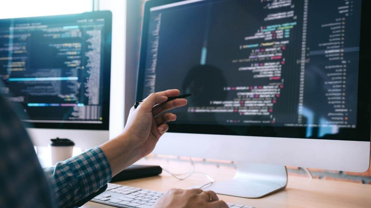 Signs and Risks of Using Outdated Systems