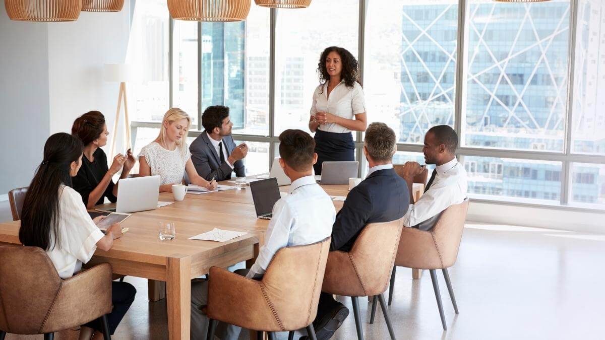 Status Meeting: 9 Best Practices For an Effective Meeting [+ Free Templates]